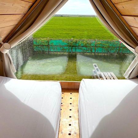 Lushna 8 Petite At Lee Wick Farm Cottages And Glamping Клактон-он-Си Экстерьер фото