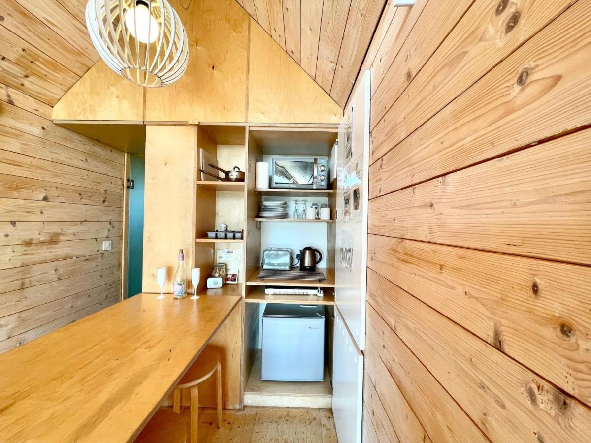 Lushna 8 Petite At Lee Wick Farm Cottages And Glamping Клактон-он-Си Экстерьер фото
